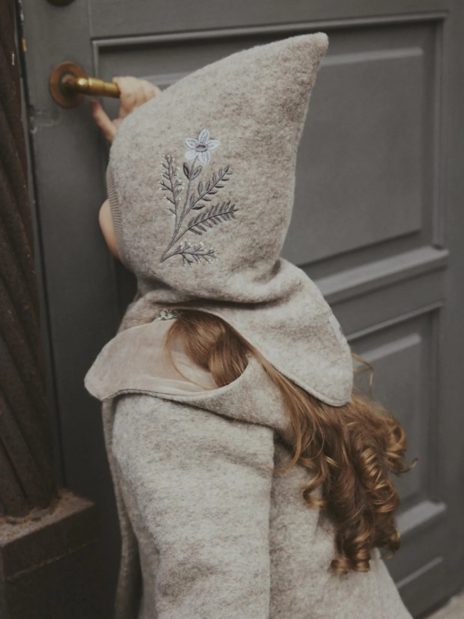 Balaclava flower emb. wool